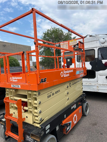2022 JLG ES3246