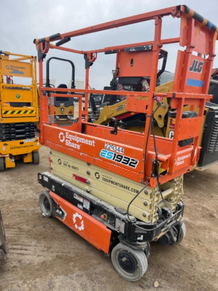 2022 JLG ES1932
