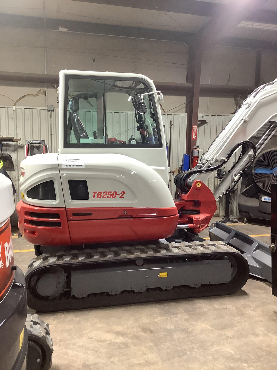 2021 TAKEUCHI TB250-2C