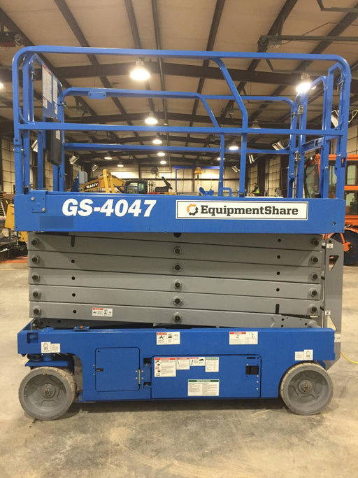 2019 Genie GS-4047 Folding rails with half height swing gate
