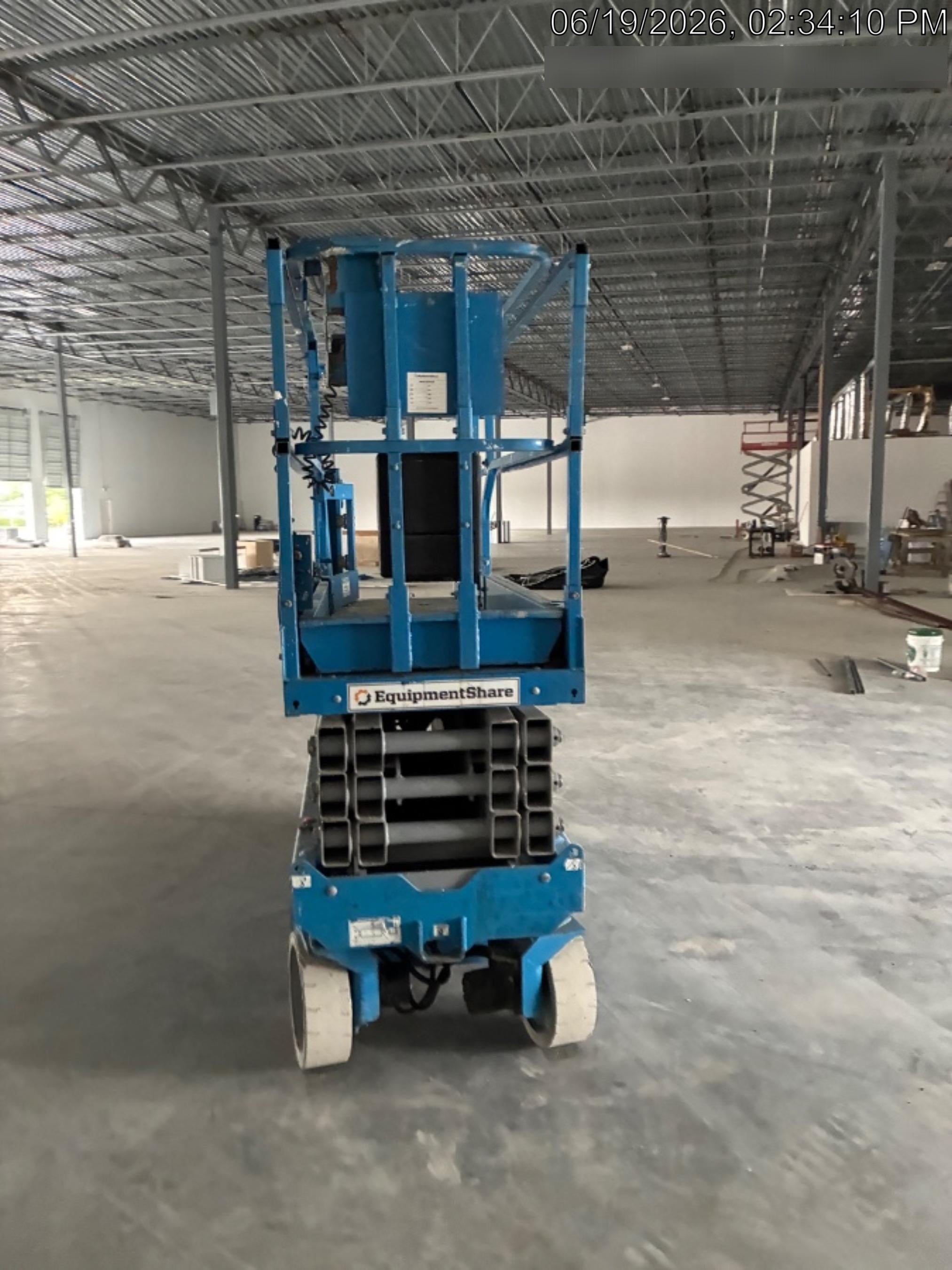 2019 Genie GS-2632 Folding rails with half height swing gate