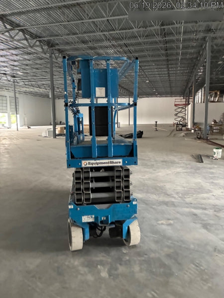 2019 Genie GS-2632 Folding rails with half height swing gate