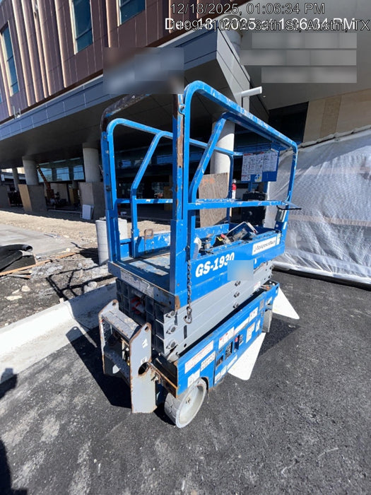 2019 Genie GS-1930 Fixed rails with chain Entry