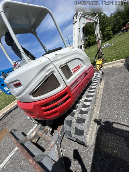 2021 TAKEUCHI TB250-2