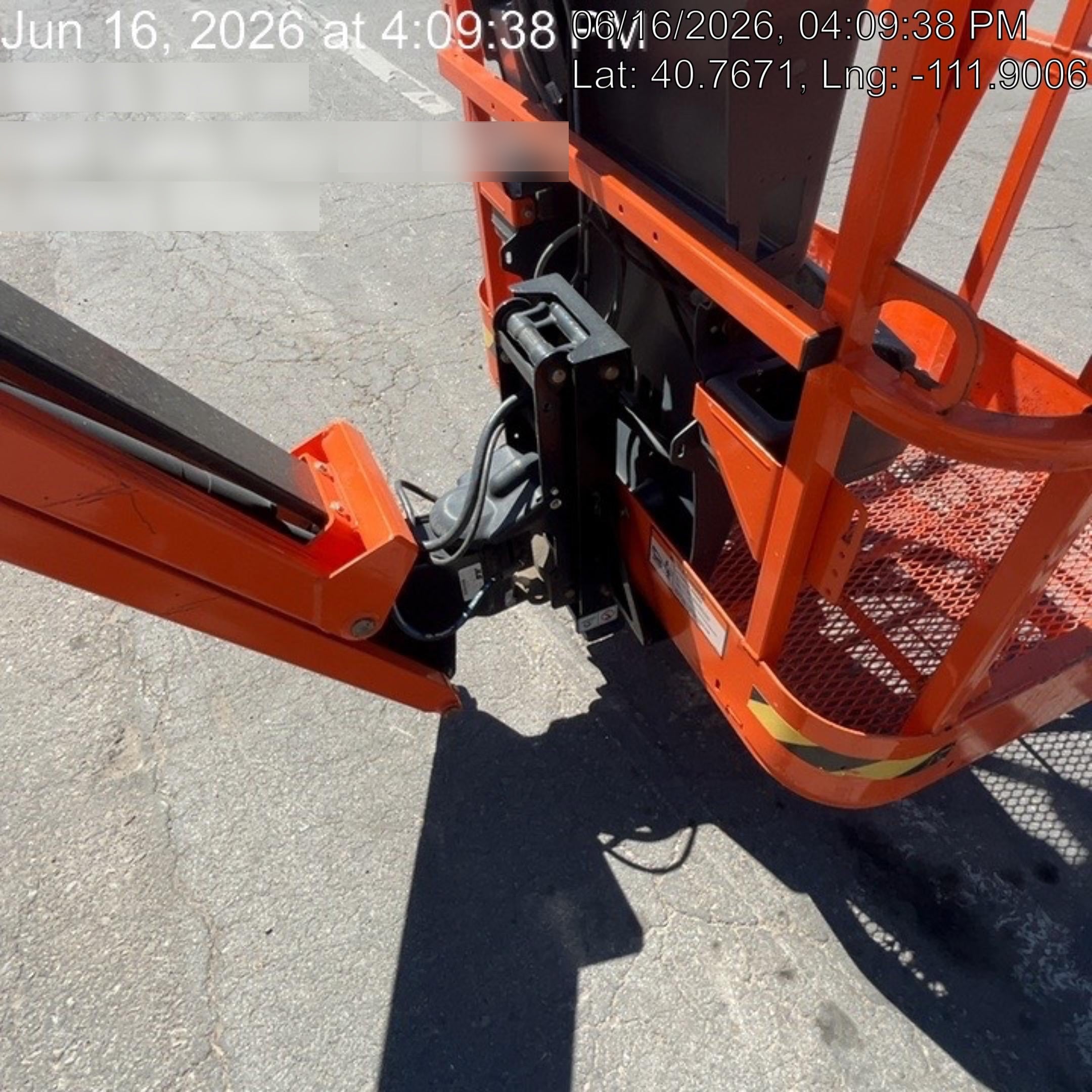2023 JLG E300AJP