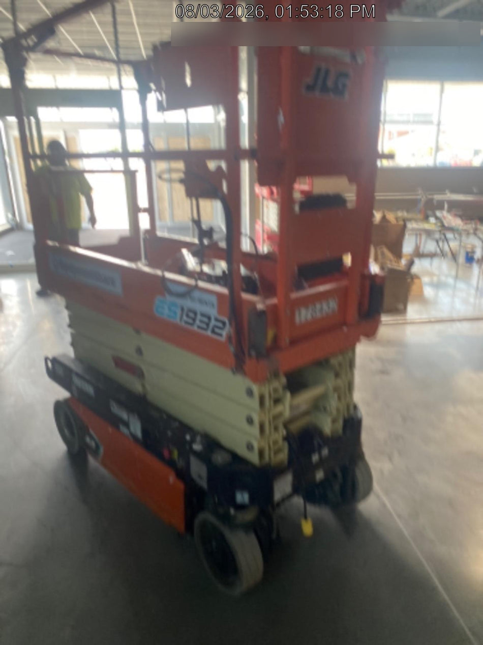 2021 JLG ES1932