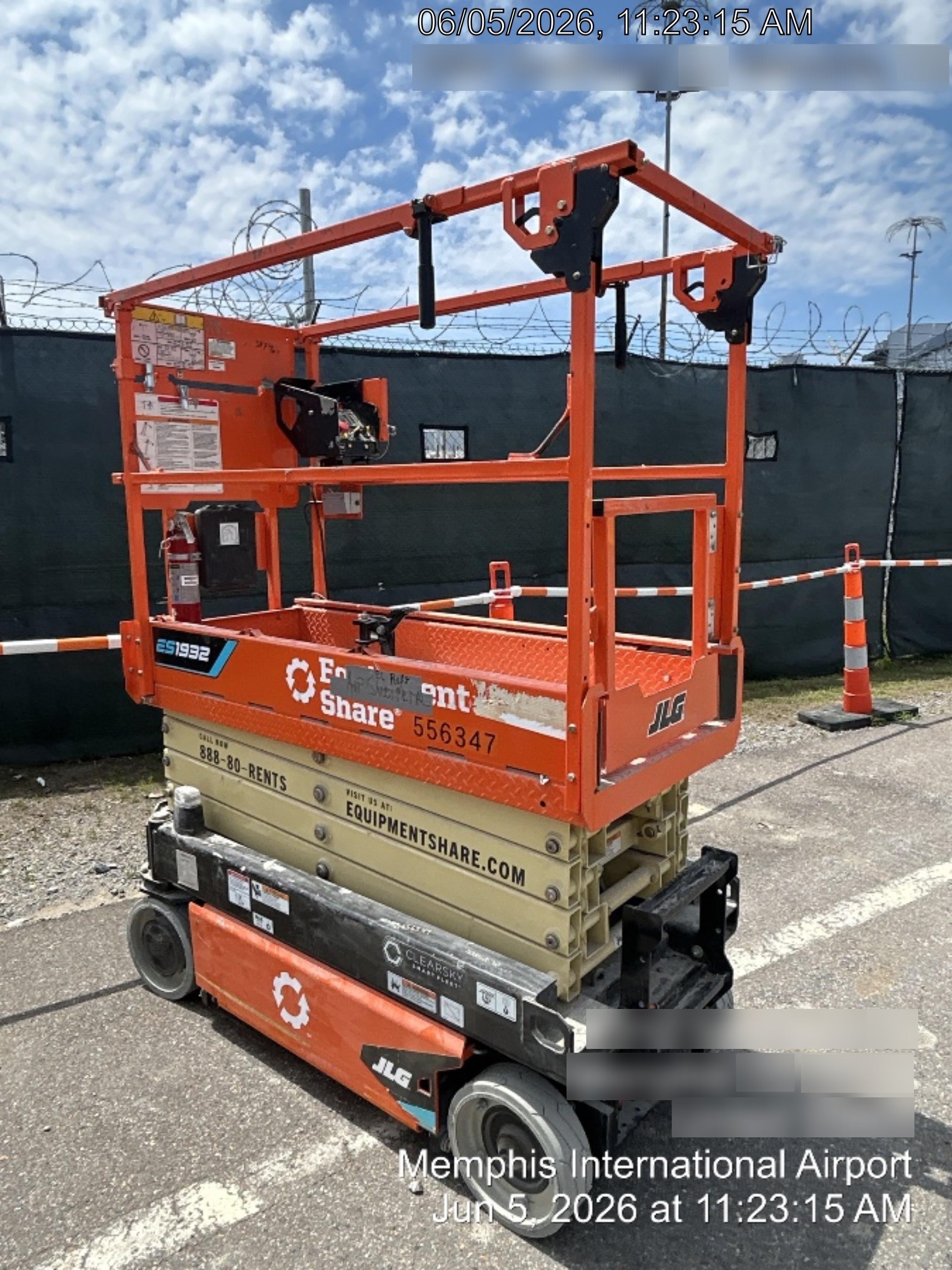 2025 JLG ES1932