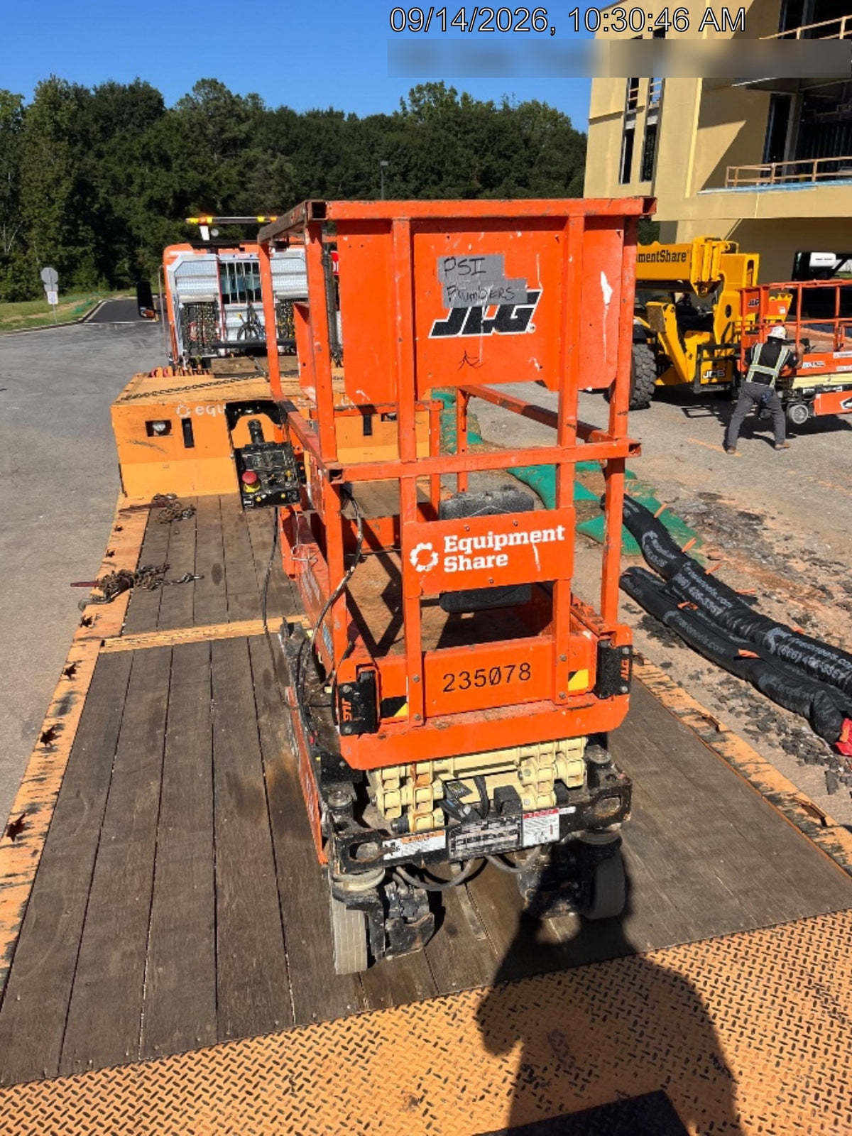 2022 JLG ES1330L