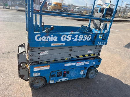 2017 Genie GS-1930 Genie GS-1930 Lift w/Fixed Rail and Chain Entry