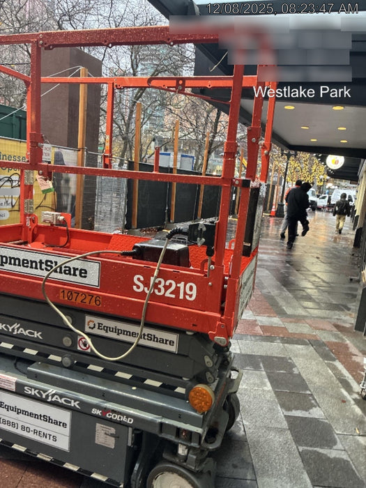 2020 Skyjack SJIII-3219 Solid NM Tires, Half height spring hinged entry gate, Dual Beacons, 800W Inverter