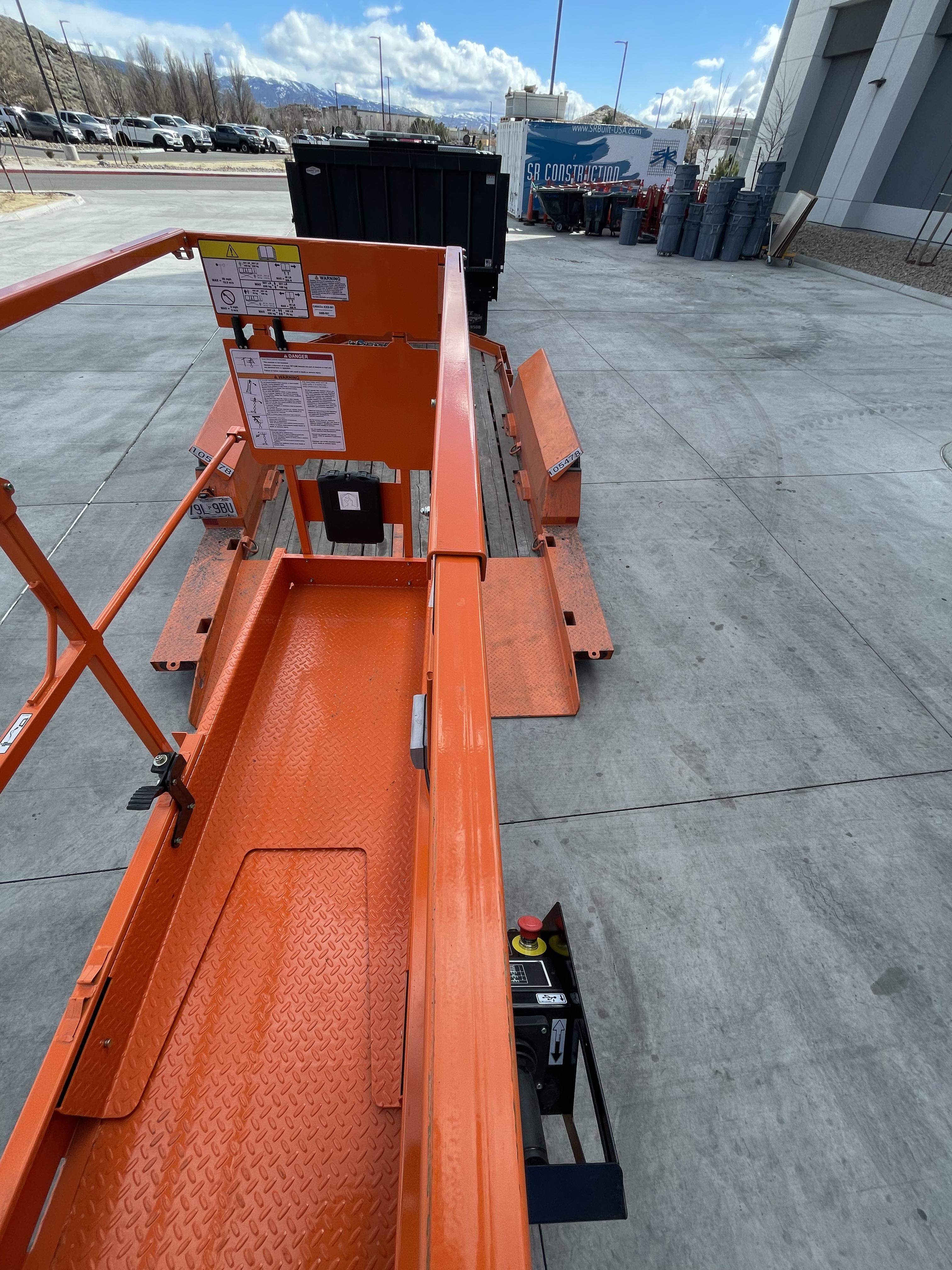 2022 JLG ES1932