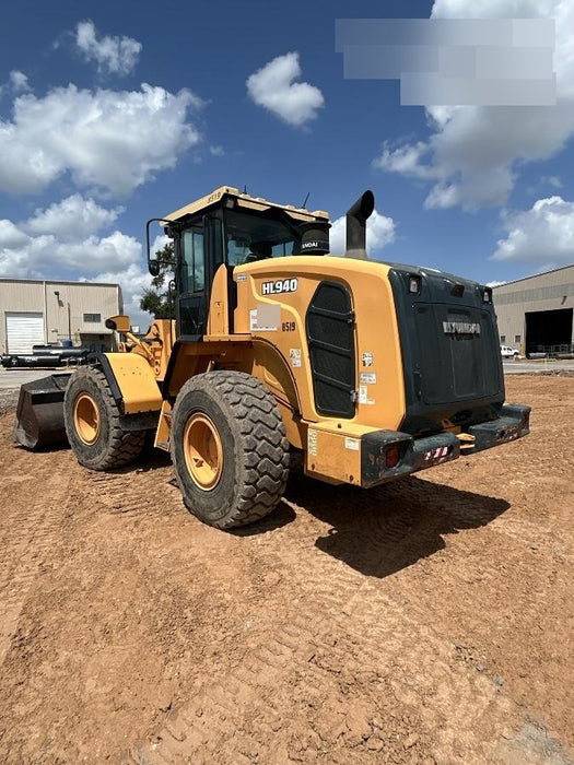 2018 Hyundai HL940 HL 940 Wheel loader, Werk Brau JRB quick coupler, 2.5 yd bucket, and Forks