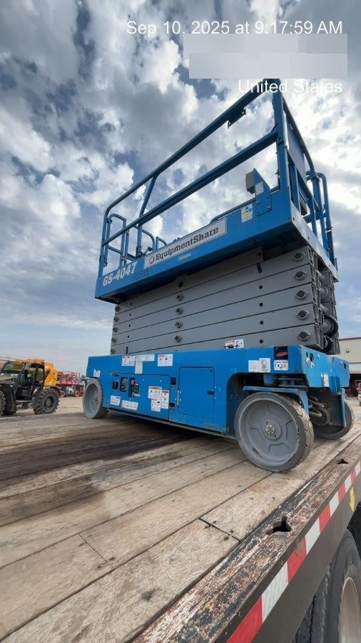 2019 Genie GS-4047 Folding rails with half height swing gate