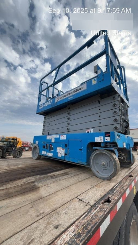 2019 Genie GS-4047 Folding rails with half height swing gate