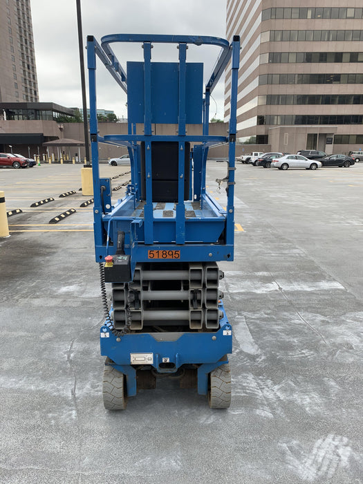 2019 Genie GS-2632 Folding rails with half height swing gate