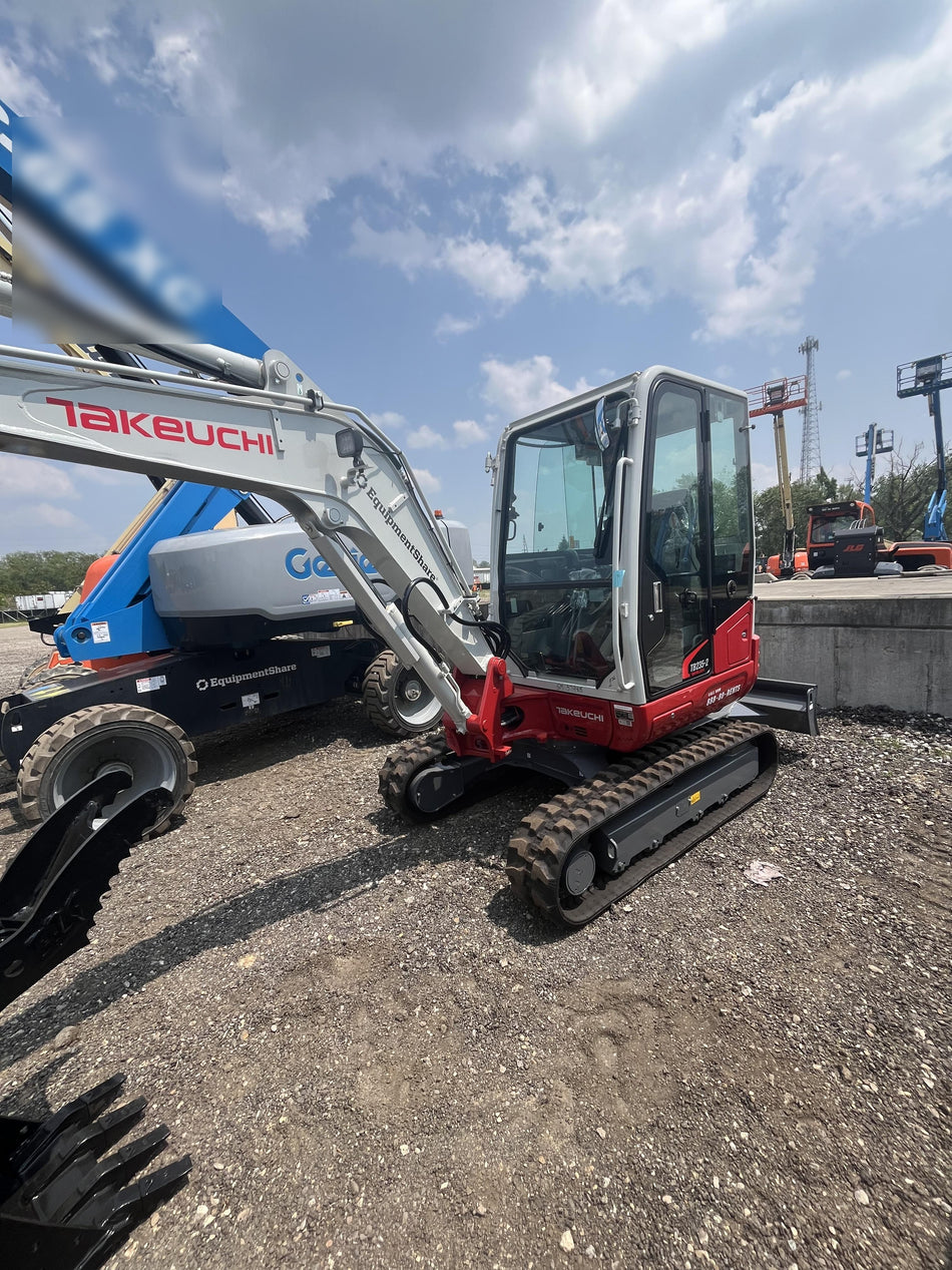 2025 TAKEUCHI TB235-2CR