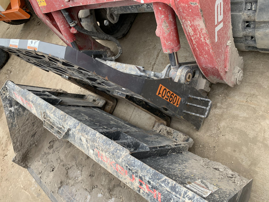 2020 EMKAY 48" Pallet Forks - Emkay