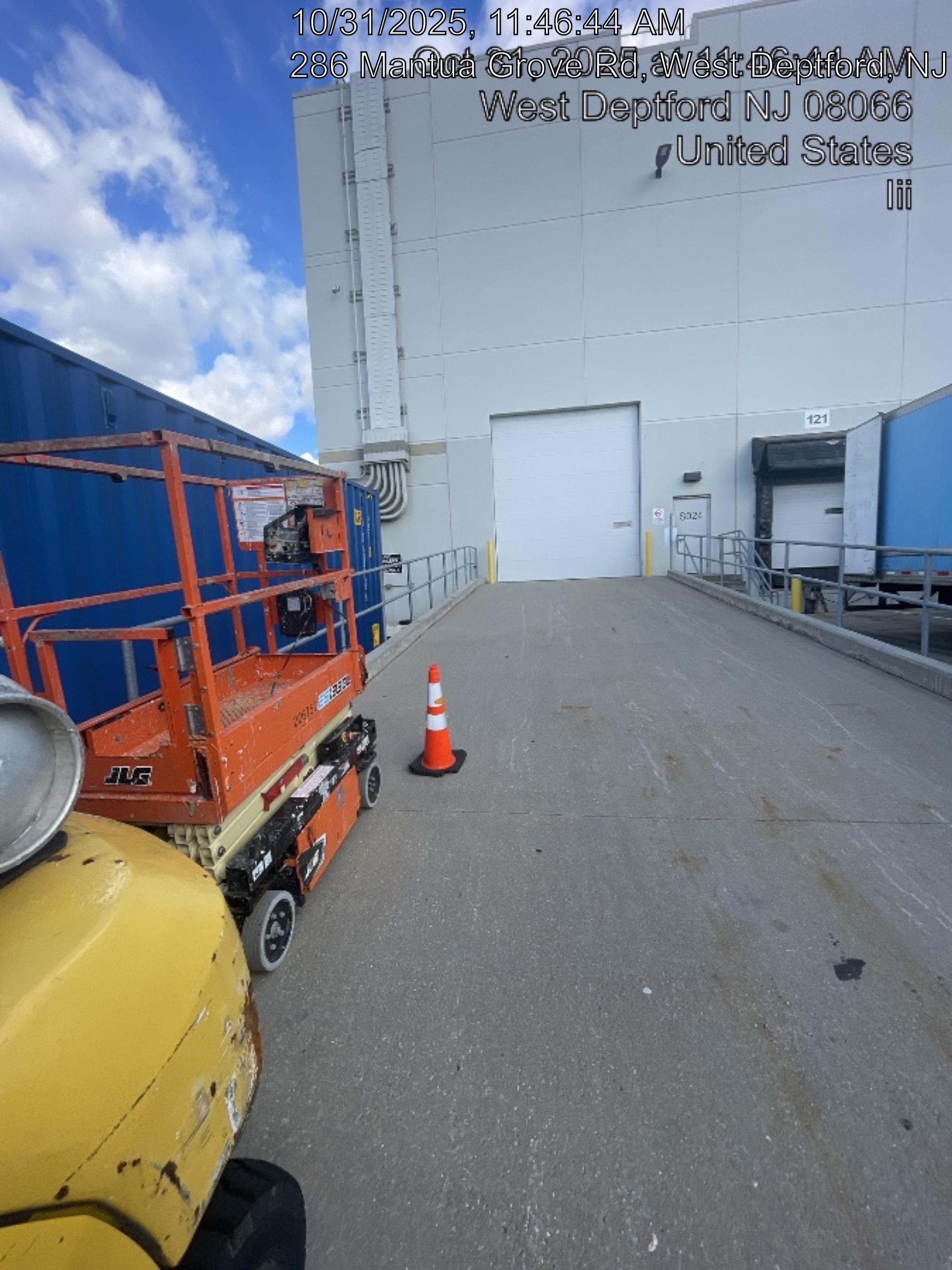 2022 JLG ES1330L