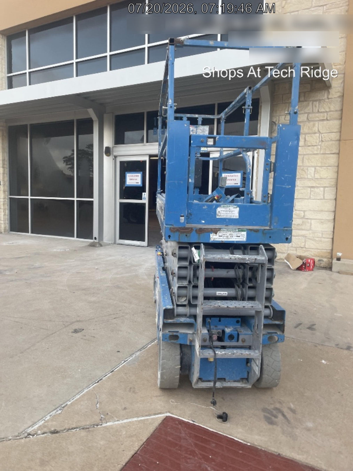 2019 Genie GS-2632 Folding rails with half height swing gate