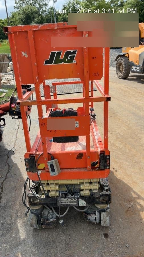 2021 JLG ES1330L