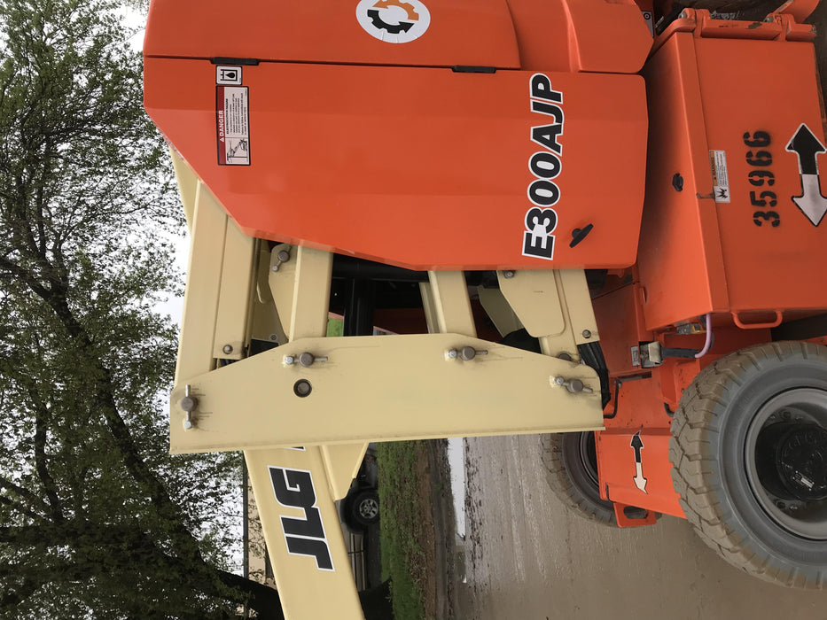 2018 JLG E300AJP