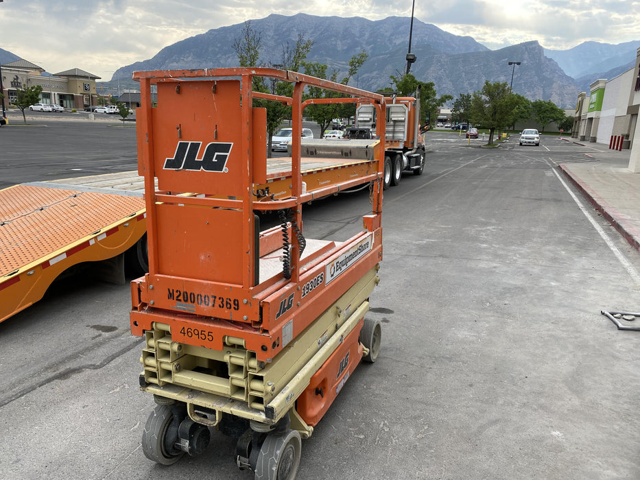2017 JLG 1930ES Standard Options