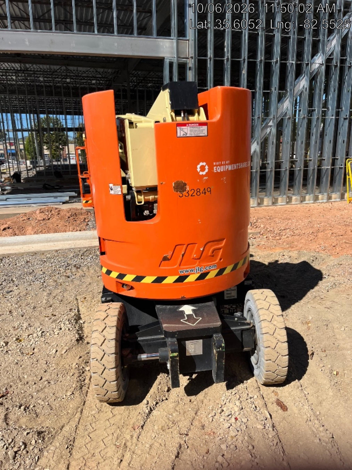 2023 JLG E300AJP
