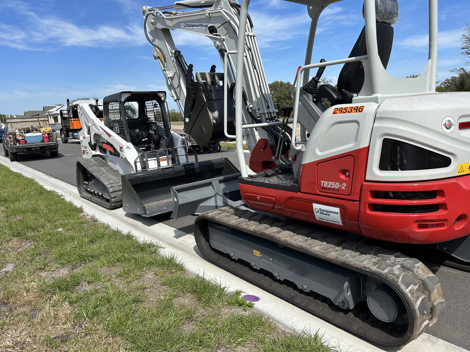2023 TAKEUCHI TB250-2R