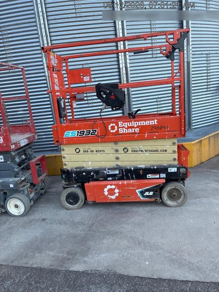 2023 JLG ES1932