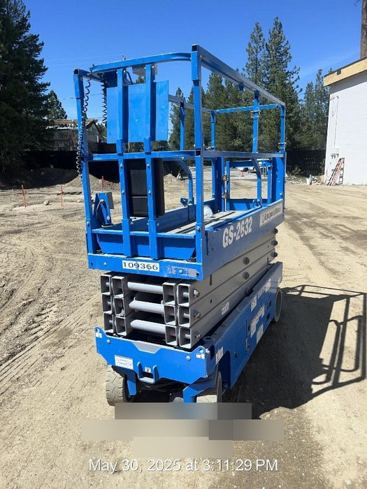 2020 Genie GS-2632 Solid NM Tires, Folding Rails with Half-Height Swing Gate, Beacon, 800W Invertor