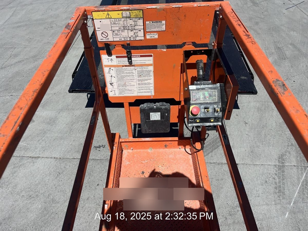 2022 JLG ES1932