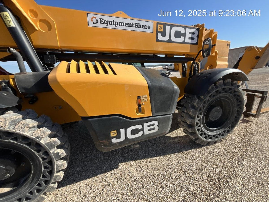 2020 JCB 510-56 Cab/Heat/Air, 74 HP, Solid Tires, STD Worklight, Beacon, Aux Hydraulics, Lifting Eye, Back up Alarm w/66" Carriage/60" Forks