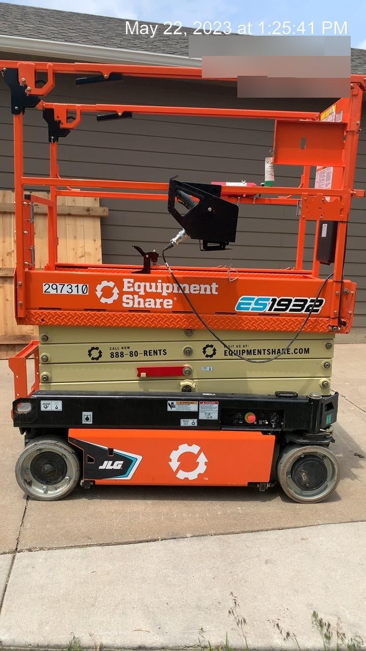2023 JLG ES1932