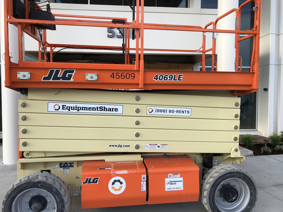 2019 JLG 4069LE