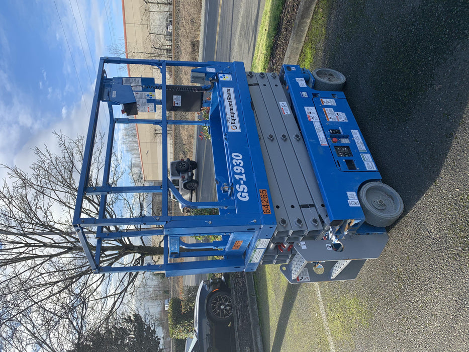 2020 Genie GS-1930 Solid Non Marking Tires, Beacon, Folding rails with half height swing gate, 800W Inverter