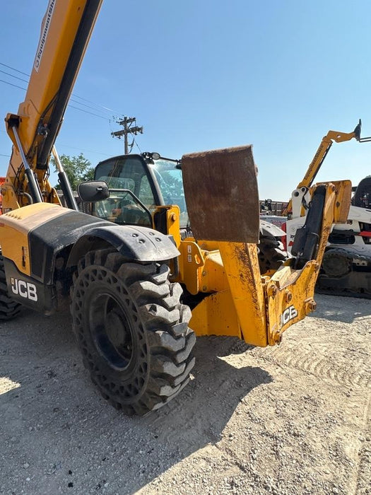 2020 JCB 510-56 Cab/Heat/Air, 74 HP, Solid Tires, STD Worklight, Beacon, Aux Hydraulics, Lifting Eye, Back up Alarm w/66" Carriage/60" Forks
