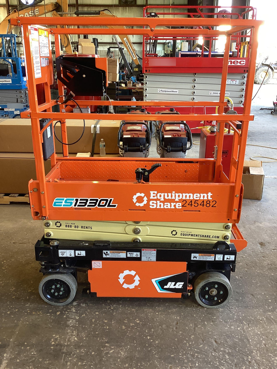 2022 JLG ES1330L