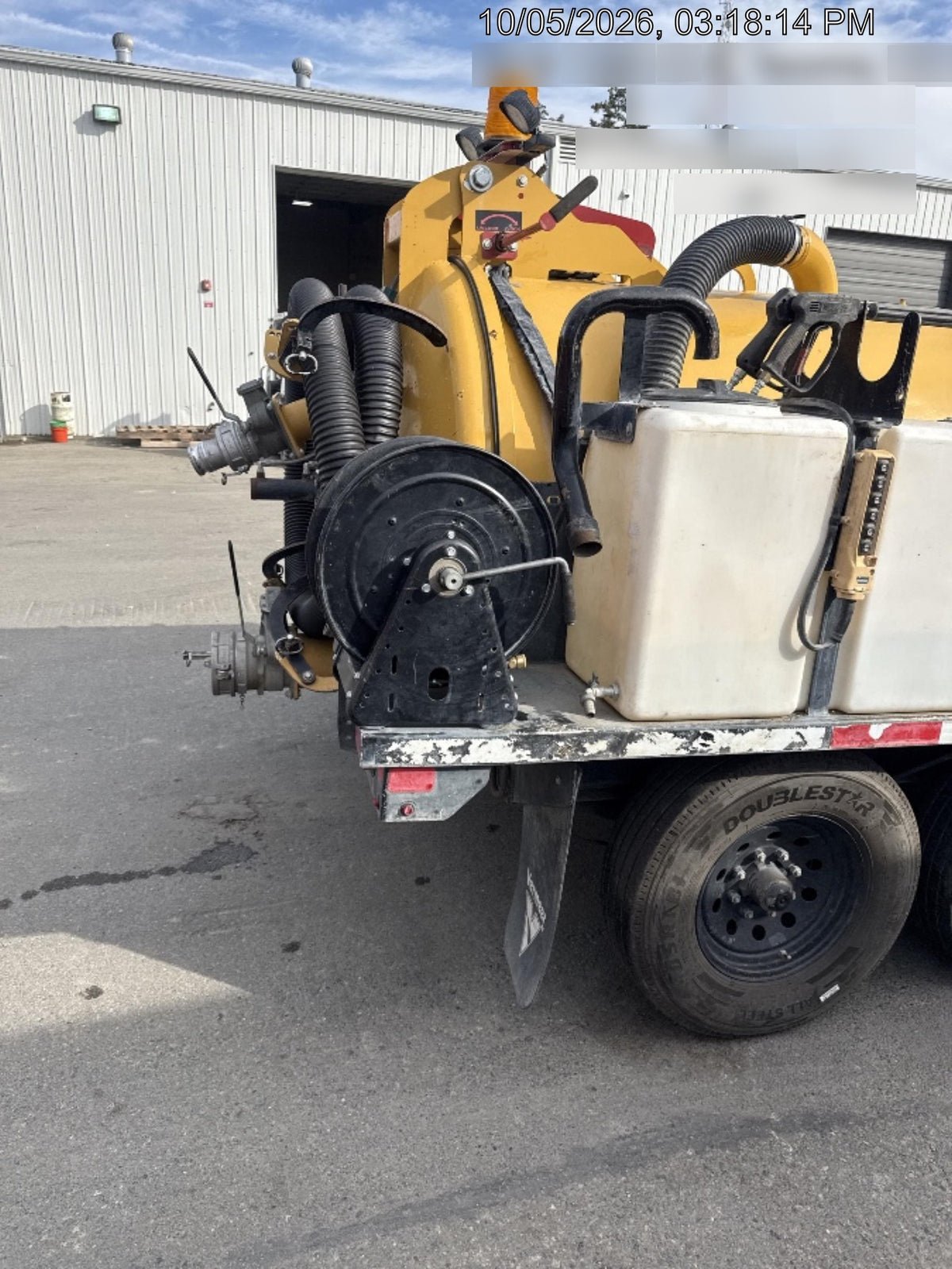 2022 Vac-Tron LP573XDT T4 Koehler Diesel Engine, 500 Gallon Debris Tank, x2 100 Gallon Water Tanks