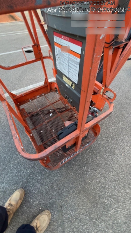 2019 JLG E300AJP