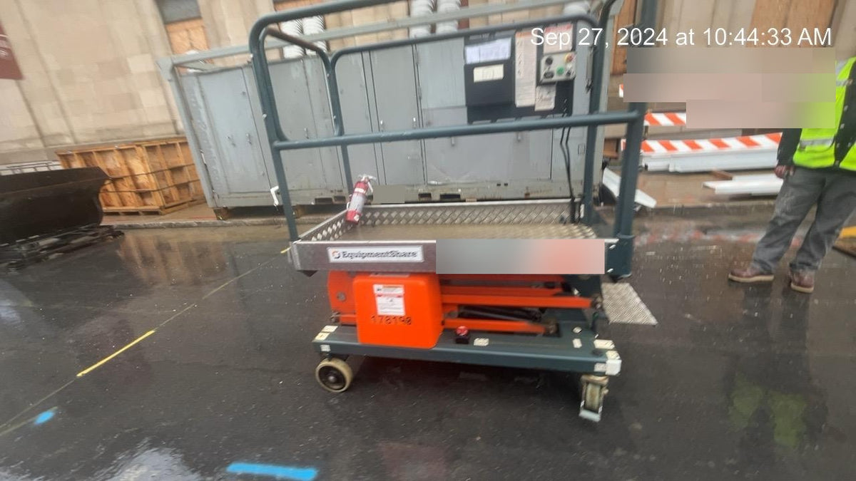 2021 JLG 1030P