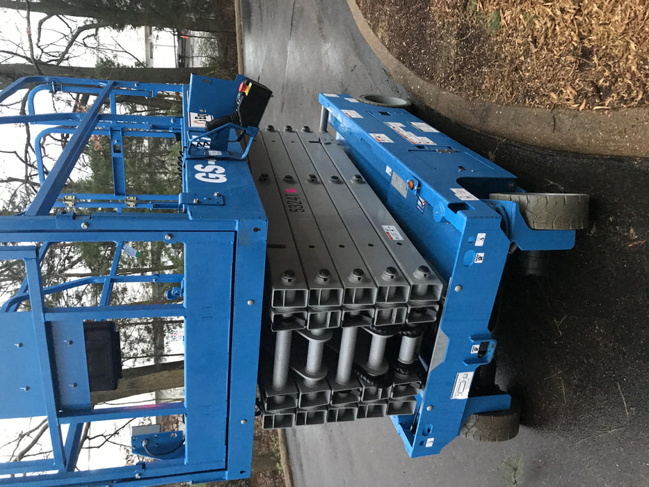 2019 Genie GS-4047 Folding rails with half height swing gate