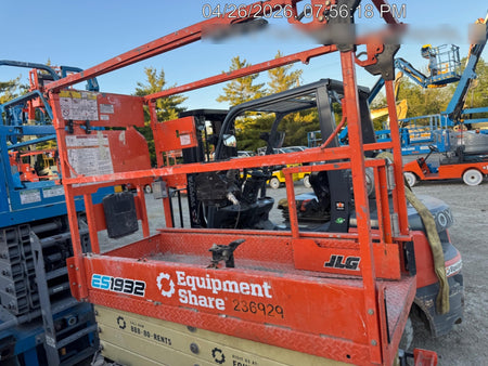 2022 JLG ES1932