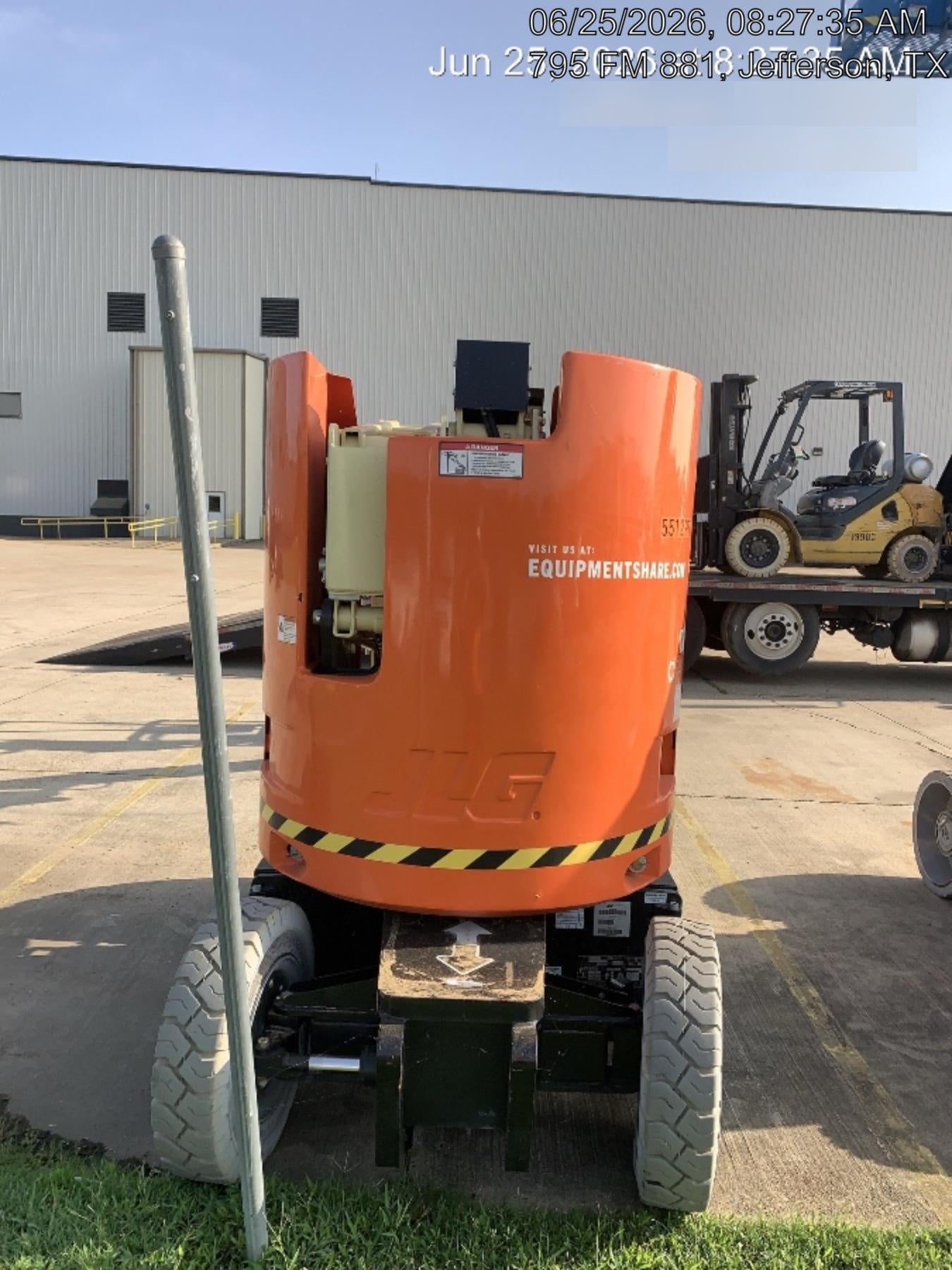 2025 JLG E300AJP