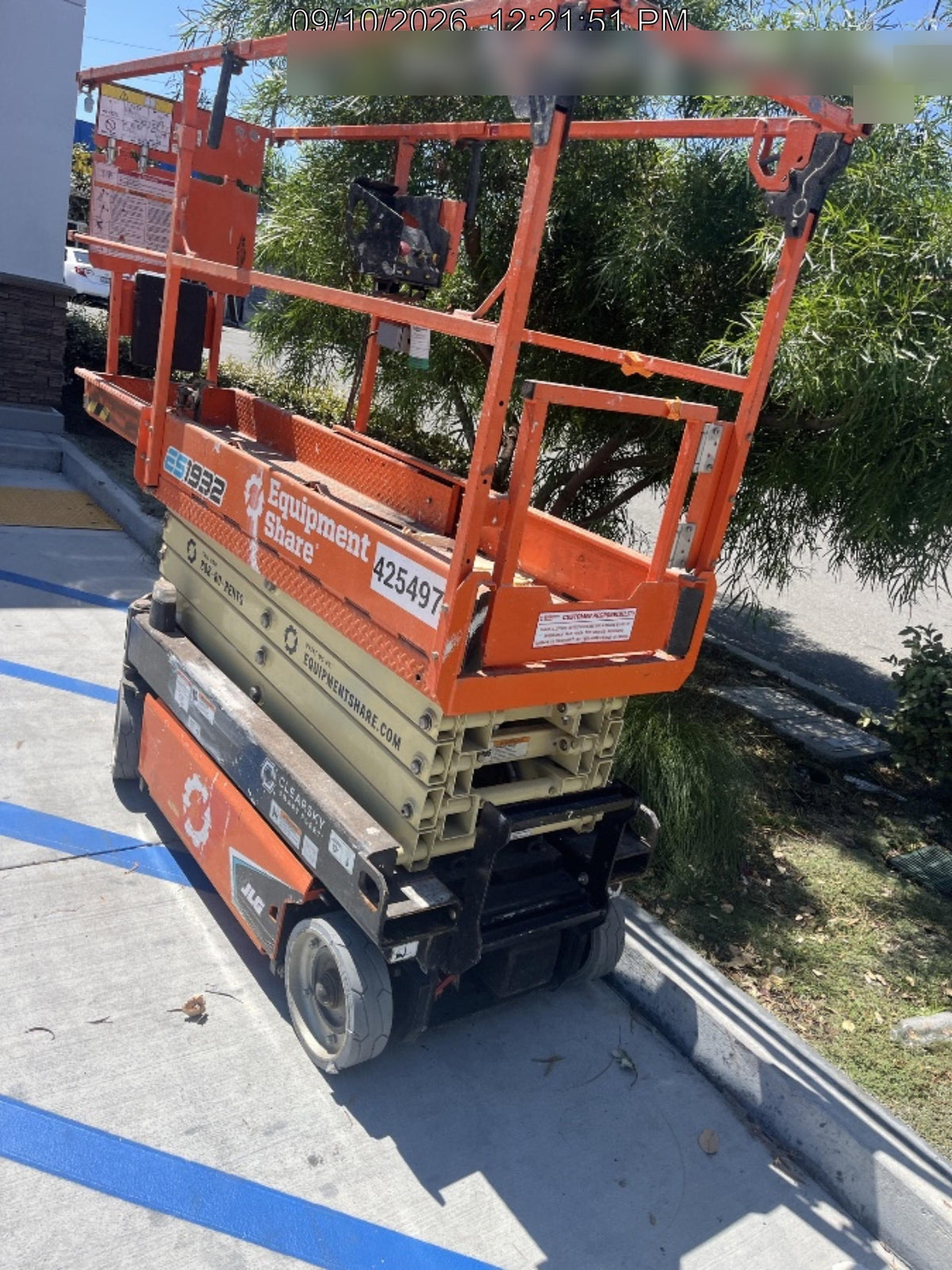 2024 JLG ES1932