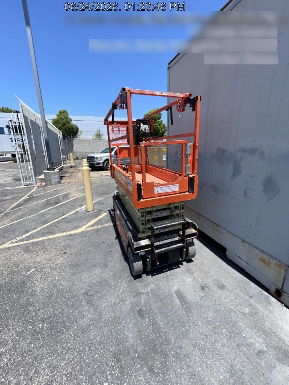 2024 JLG ES1932