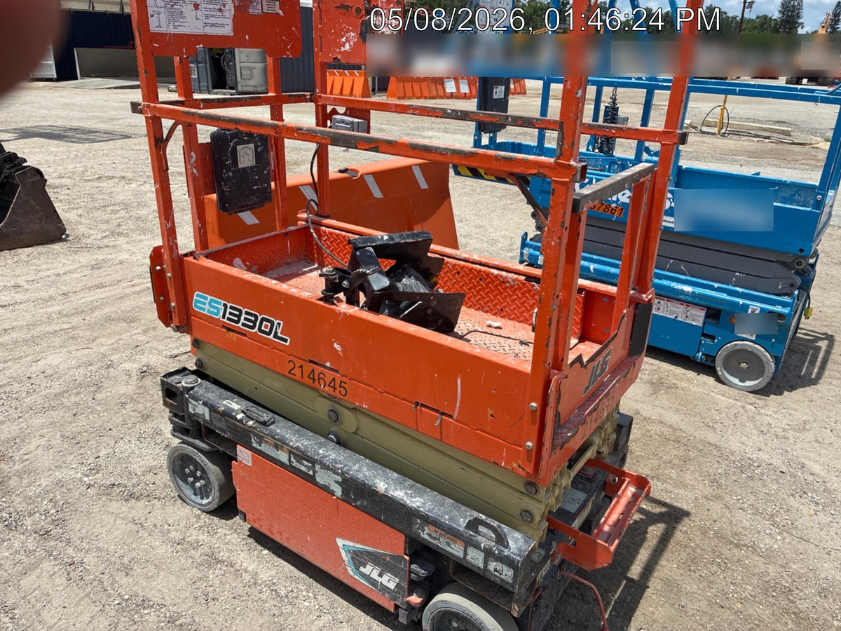 2022 JLG ES1330L