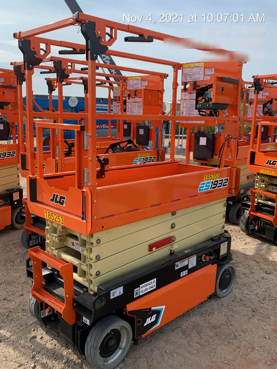 2021 JLG ES1932