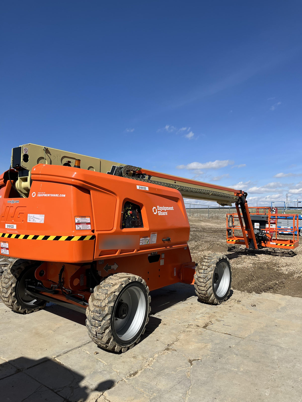 2023 JLG 660SJ