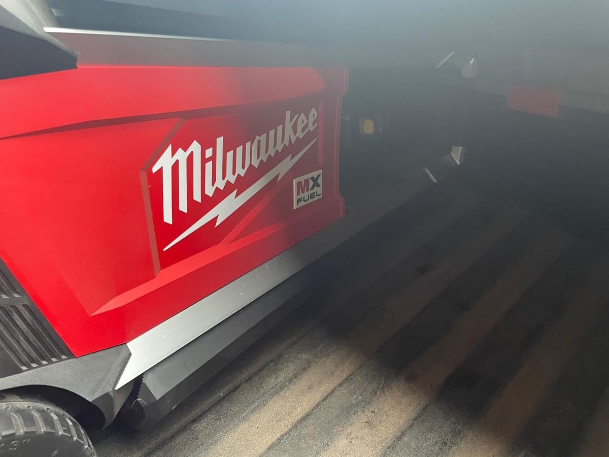 2023 MILWAUKEE MXF041-1XC