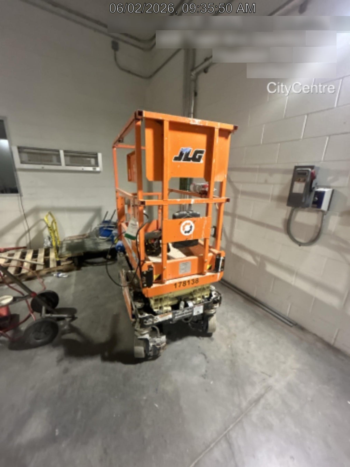 2021 JLG ES1330L